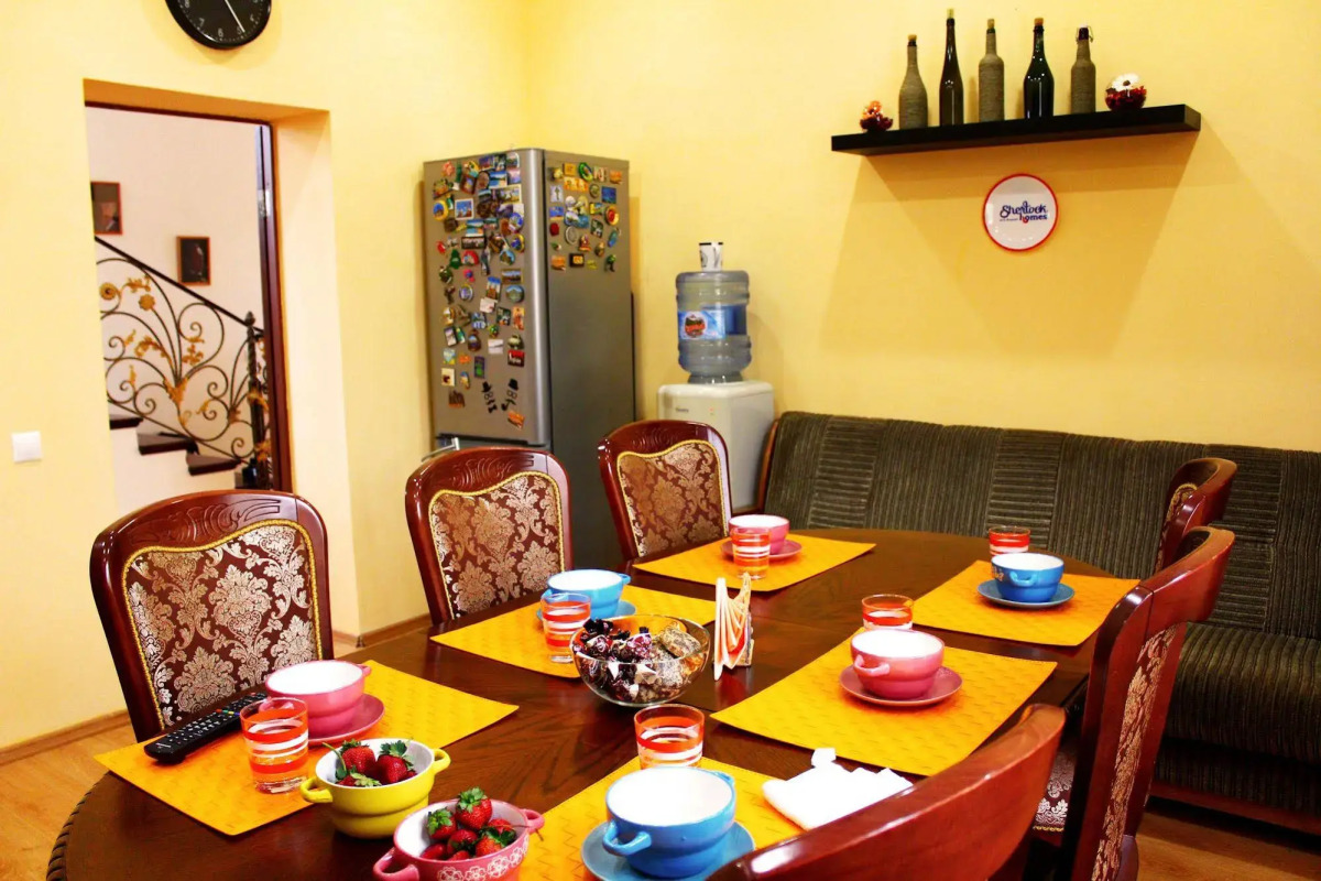 Sherlock Homes Art Hostel