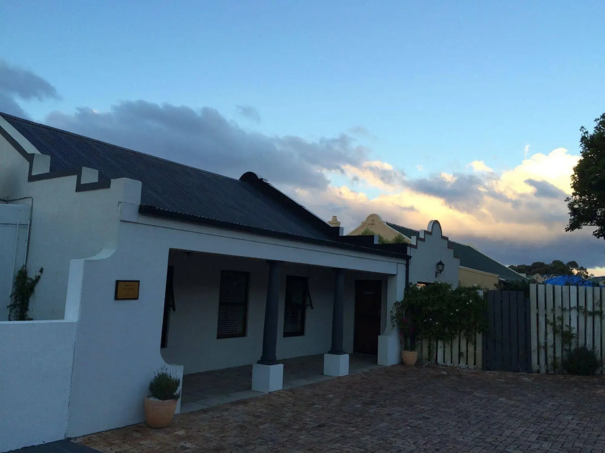 Sixteen Guest House on Main