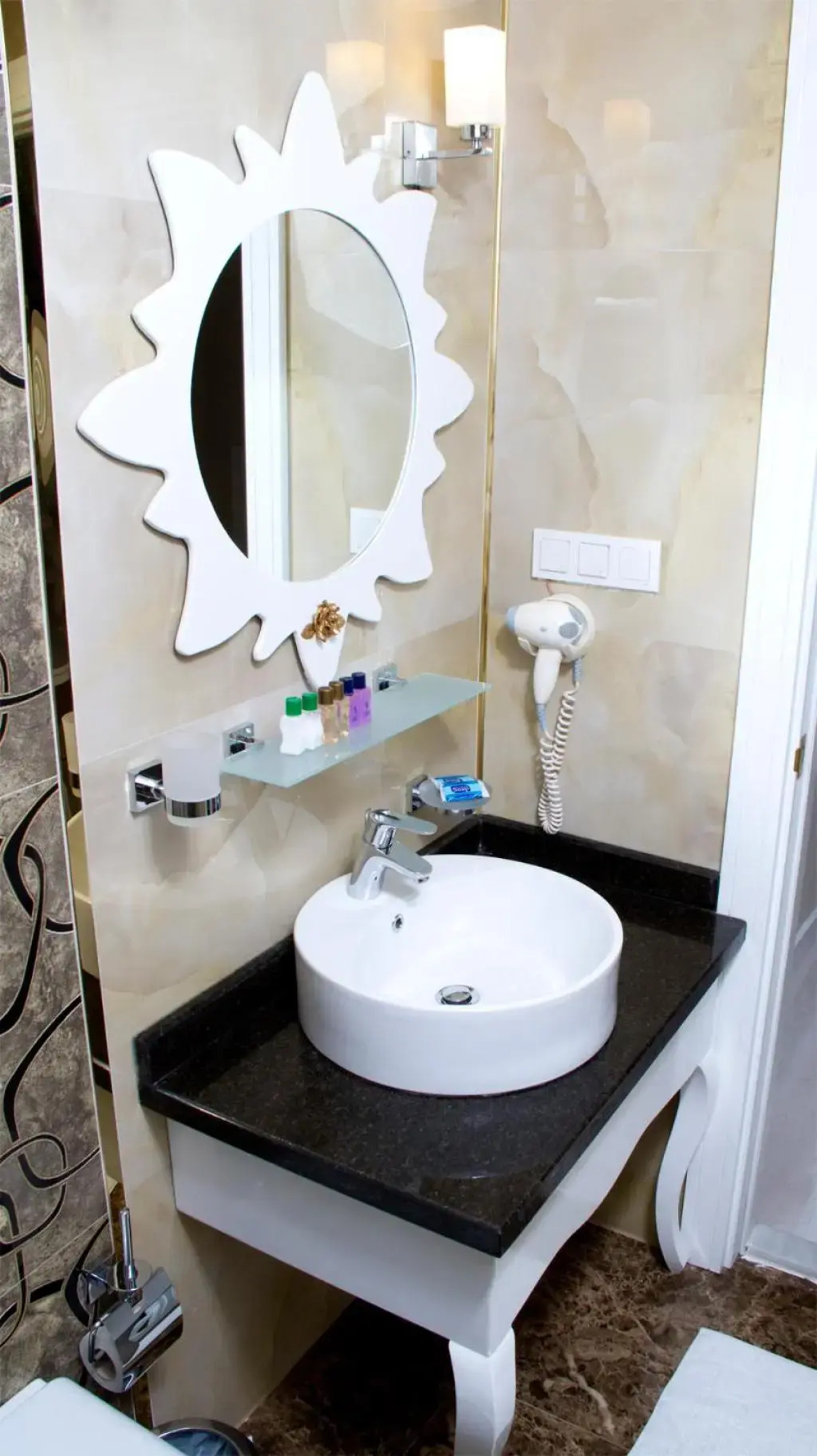 Ozkavak Hotel Kaleici