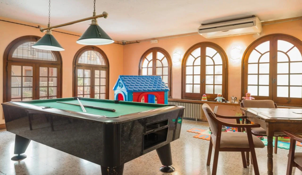 Vintage Hotel Mercedes