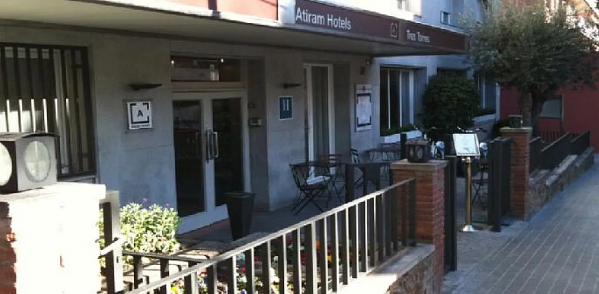 Отель Tres Torres Atiram