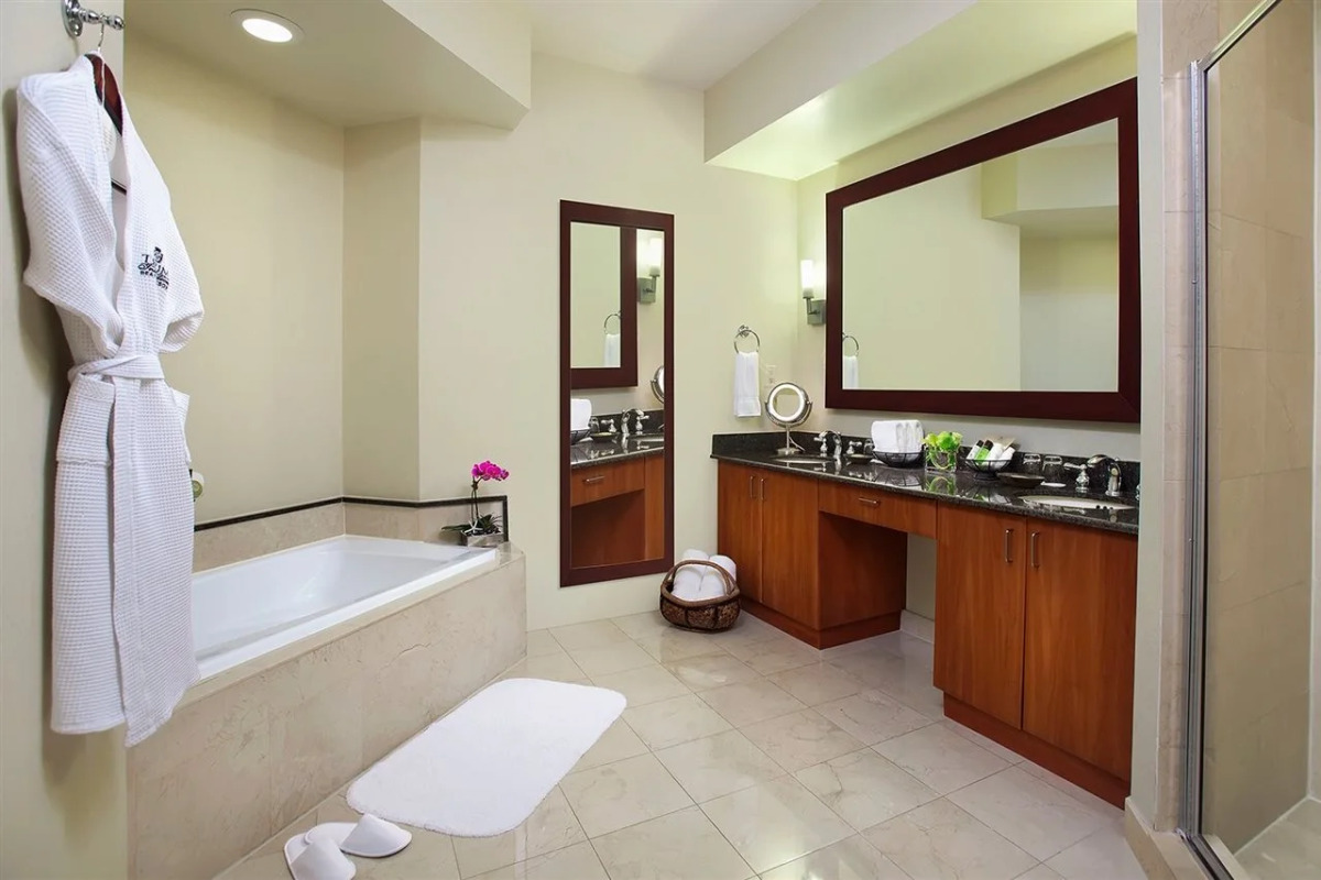 Trump International Beach Resort