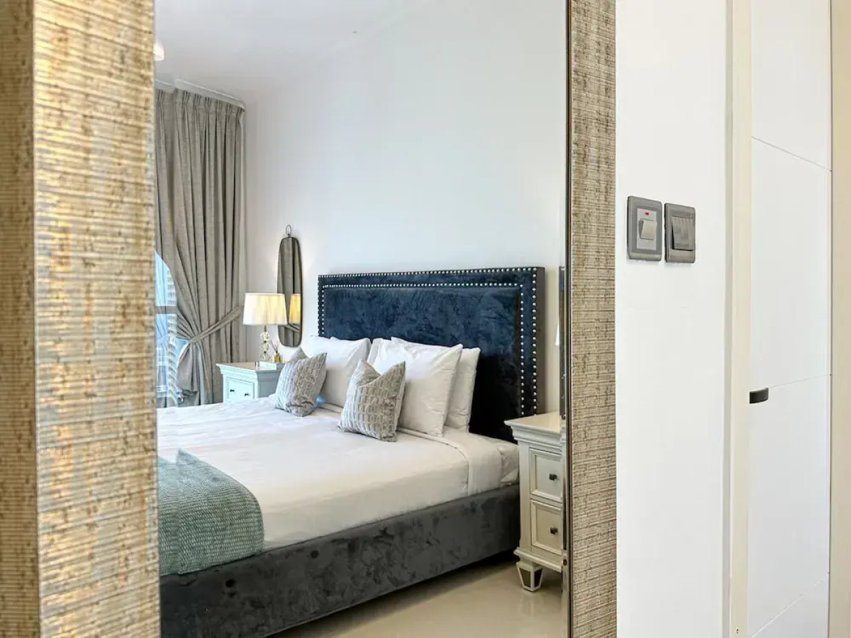 HiGuests - The Marina Torch