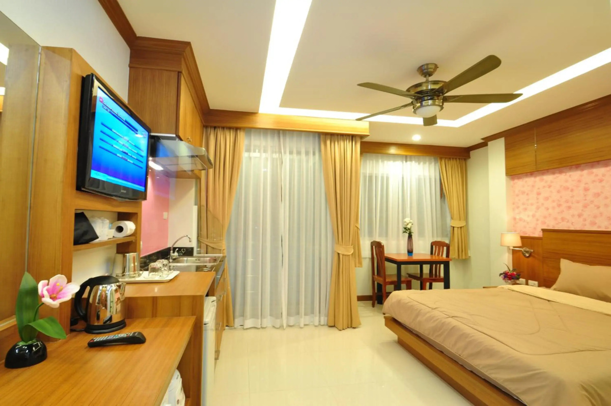 Green Harbor Hotel & Service Apartment