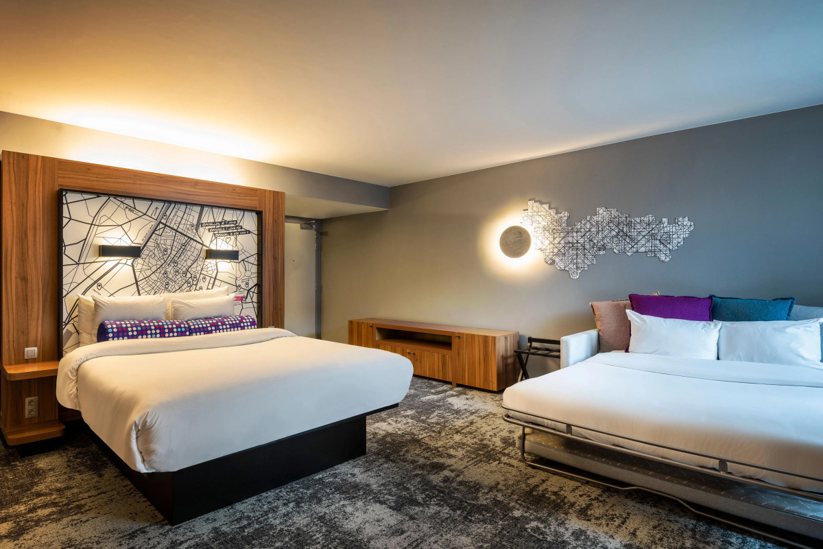 Отель Aloft Brussels Schuman