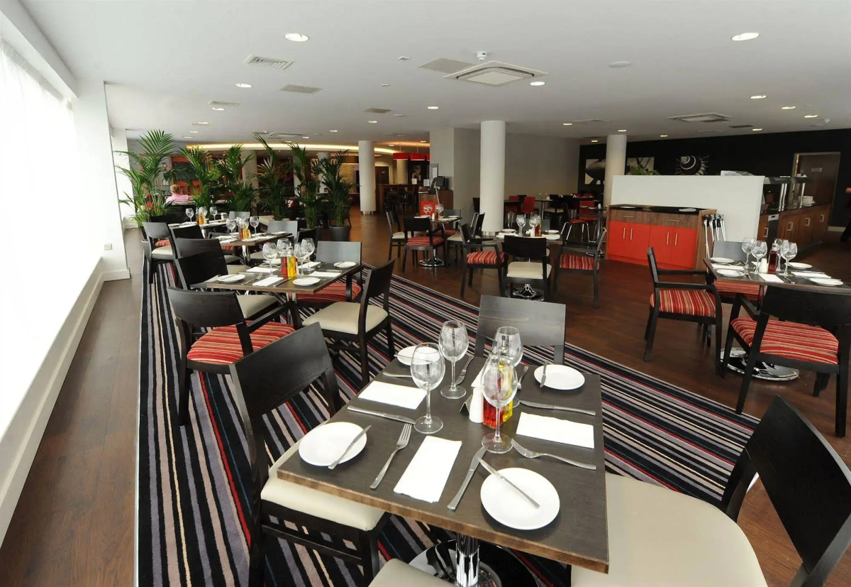 Holiday Inn London - Luton Airport by IHG