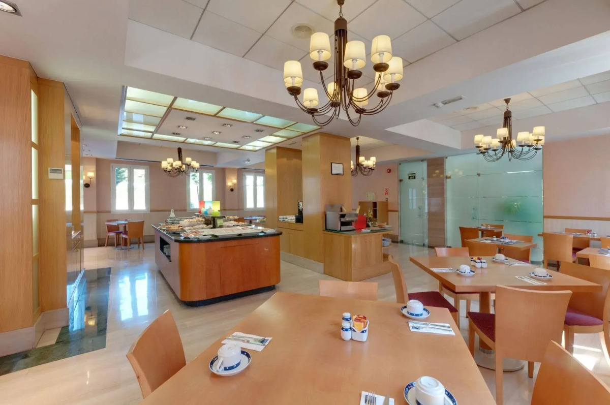 Отель Sercotel Alcalá 611