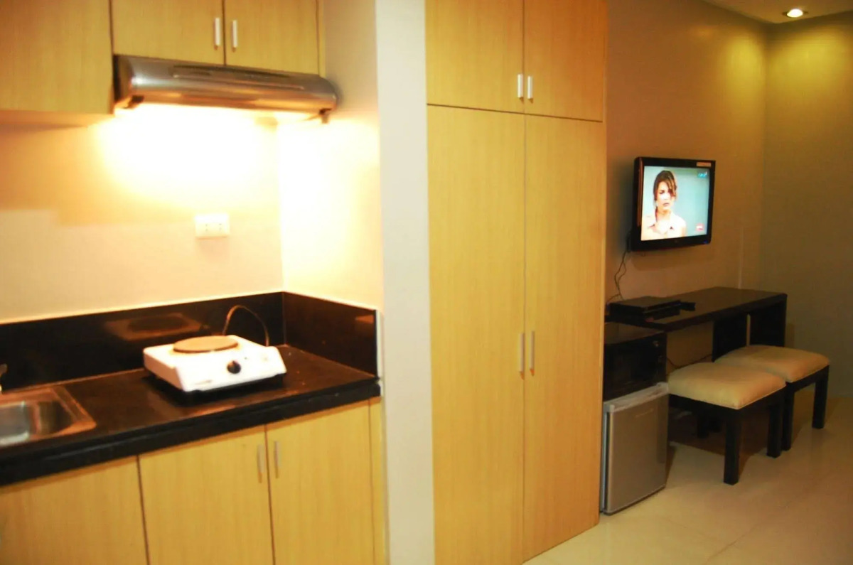 Rumi Apartelle Hotel