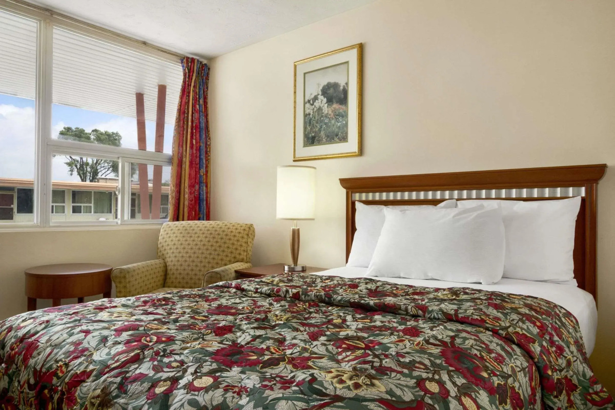 Knights Inn Burlington, ON