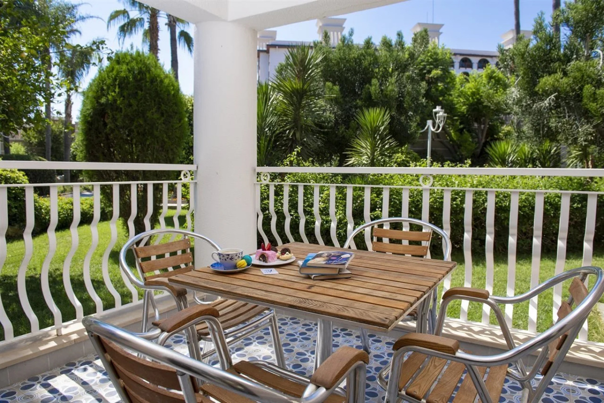 Quattro Beach Spa & Resort Hotel