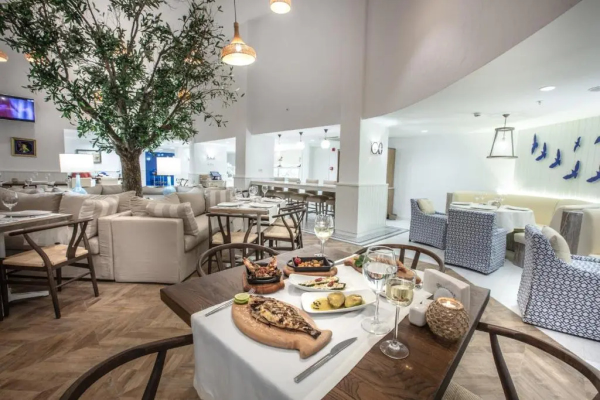 Charisma De Luxe Hotel