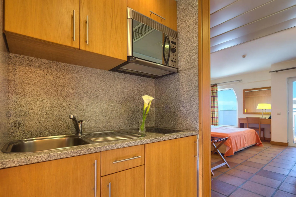 Four Views Monumental Lido