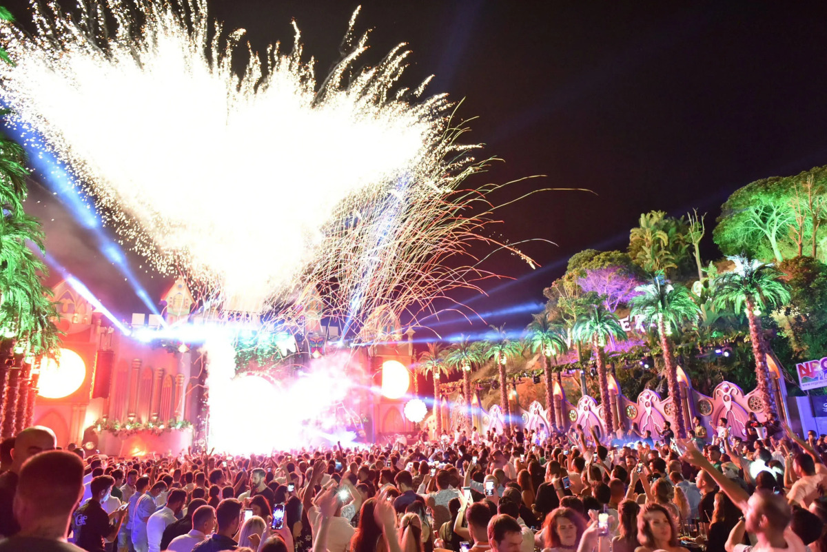 Cratos Premium Hotel & Casino