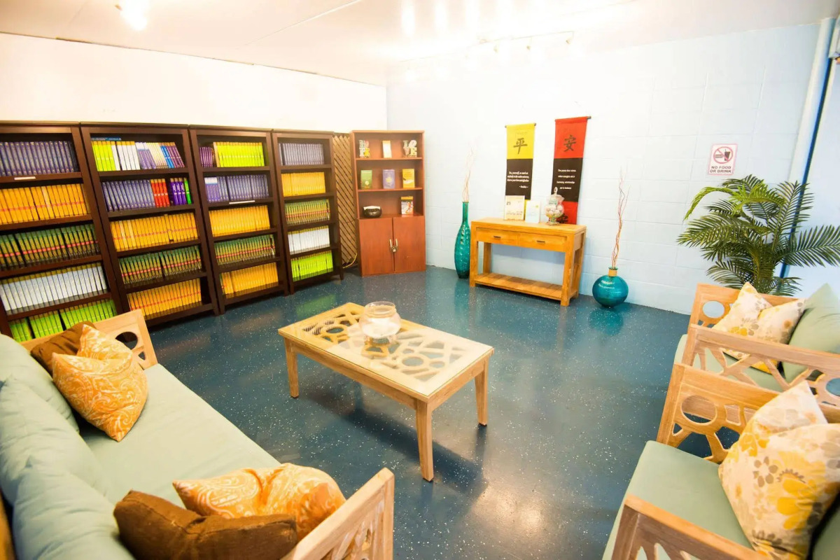 Waikiki Beachside Hostel