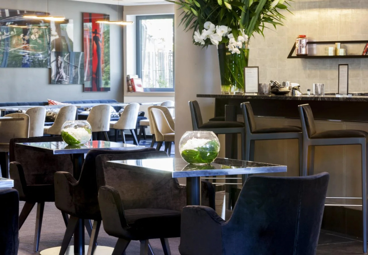 AC Porte Maillot Hotel