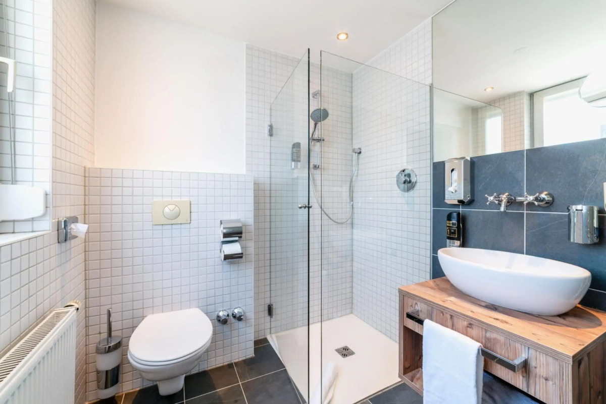 Binders Budget City Mountain Hotel