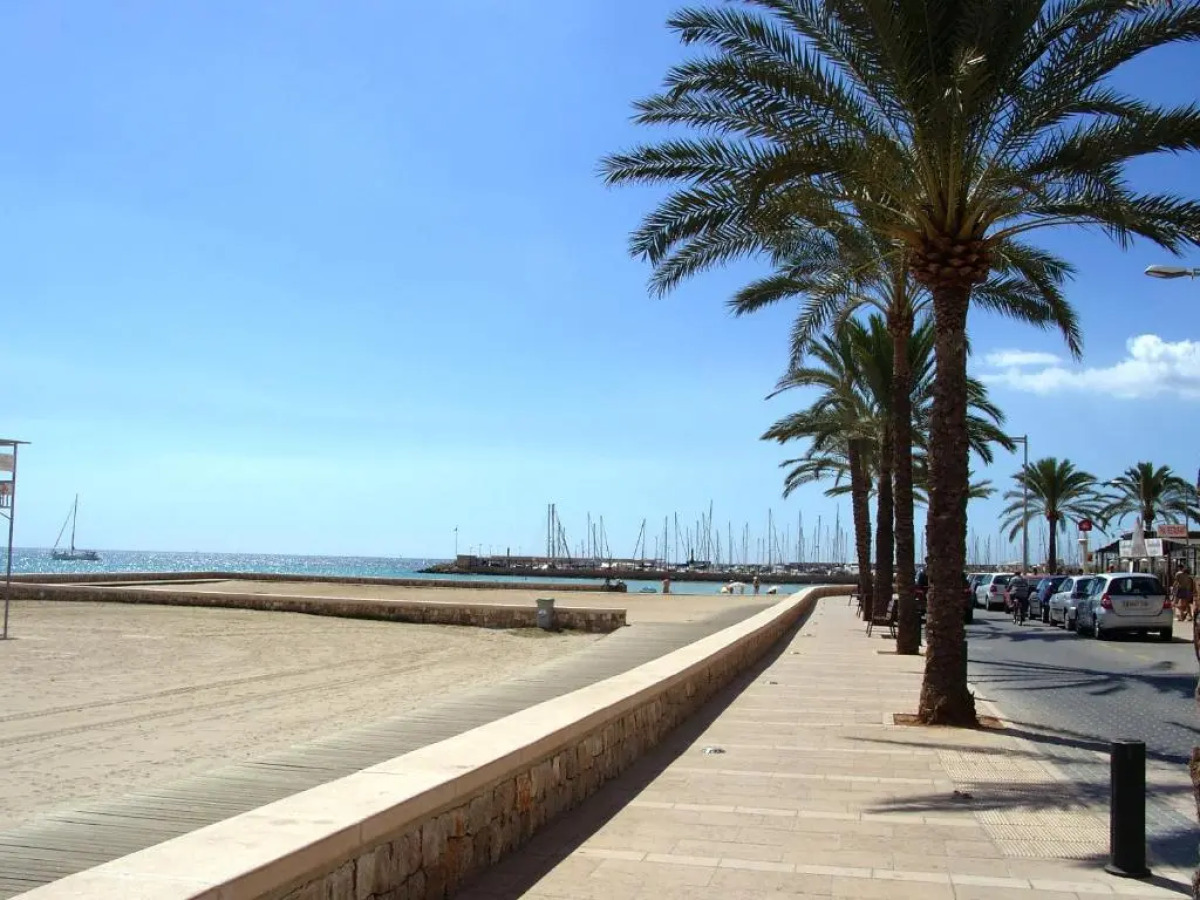 Отель Amic Miraflores