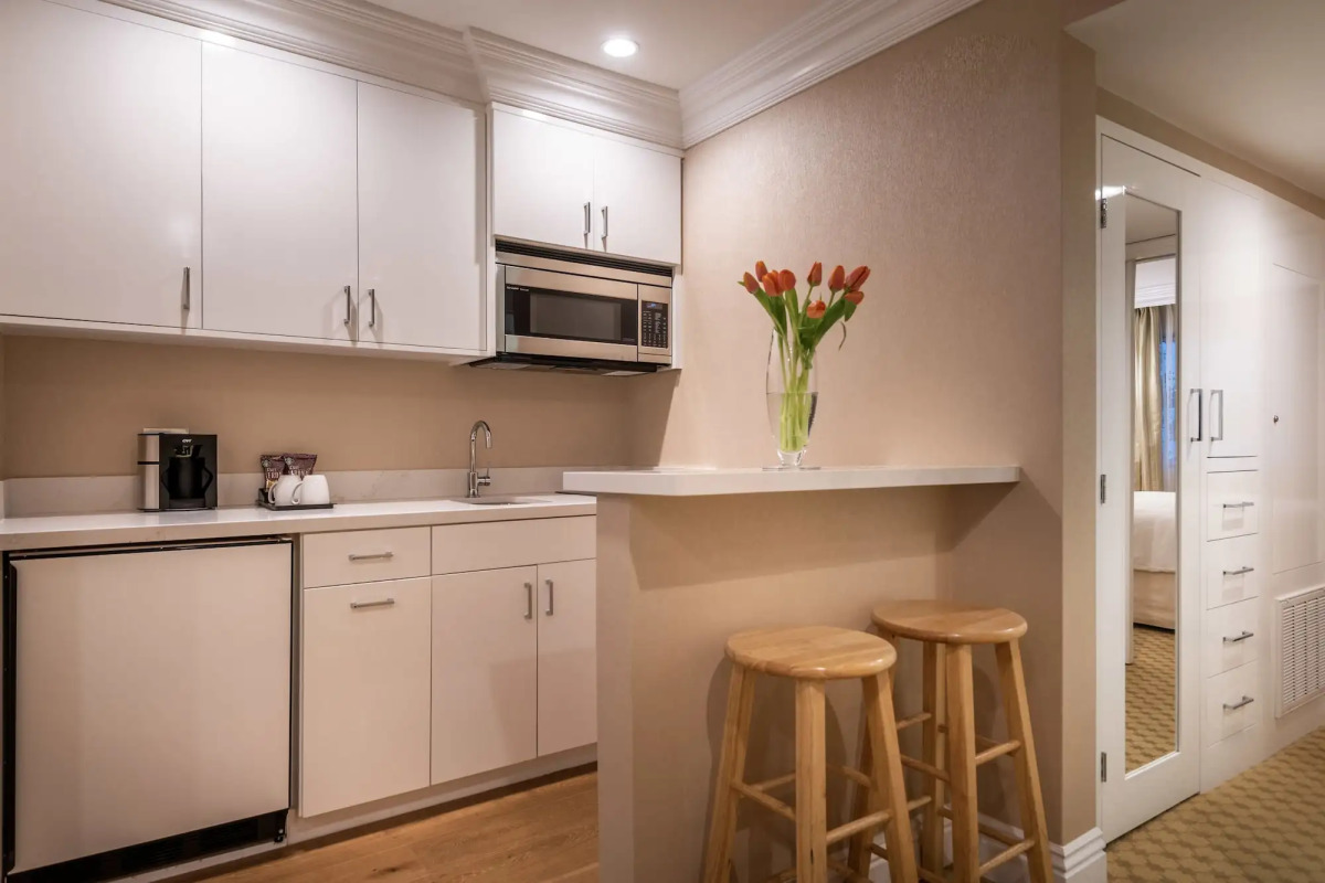 Beverly Hills Plaza Hotel & Spa