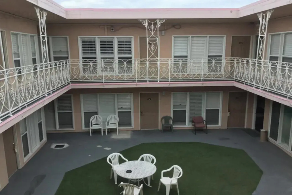 Bevonshire Lodge Motel