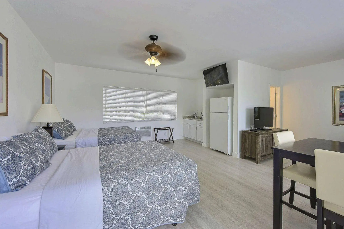 Sea Beach Plaza - Near Jungle Queen Riverboat