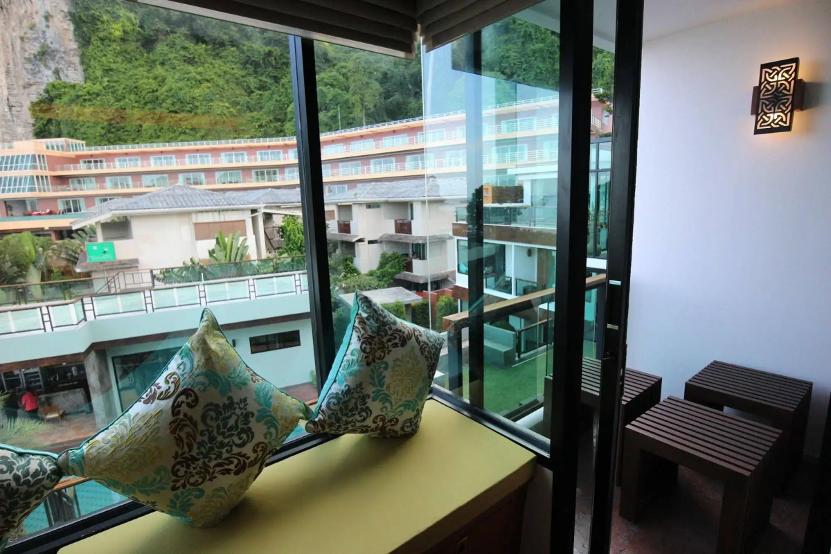 Phi Phi Nice Beach Hotel Hip