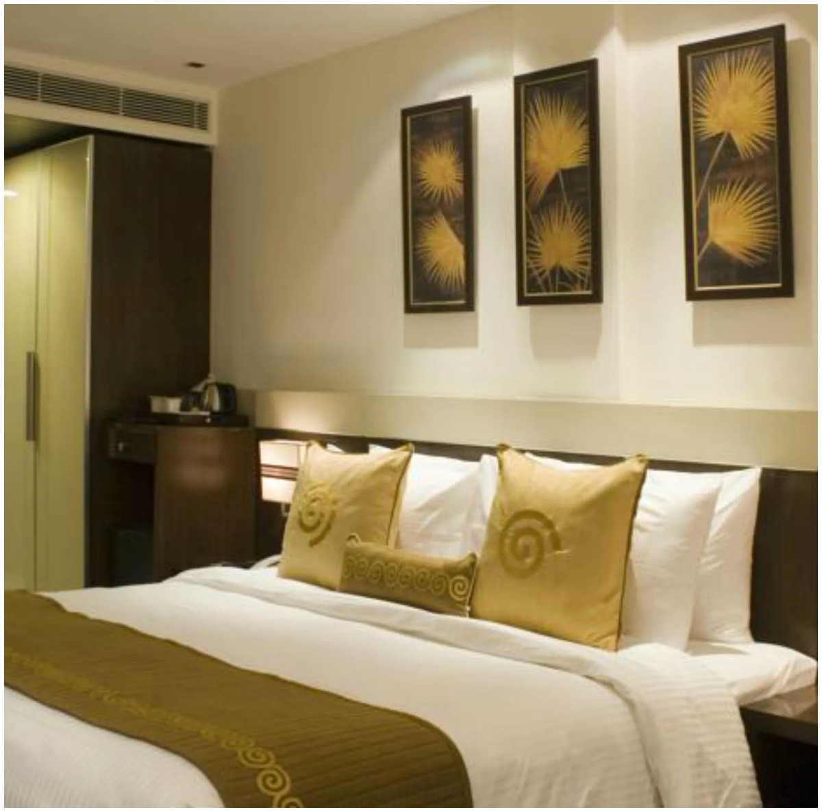 Shervani Hotel Nehru Place