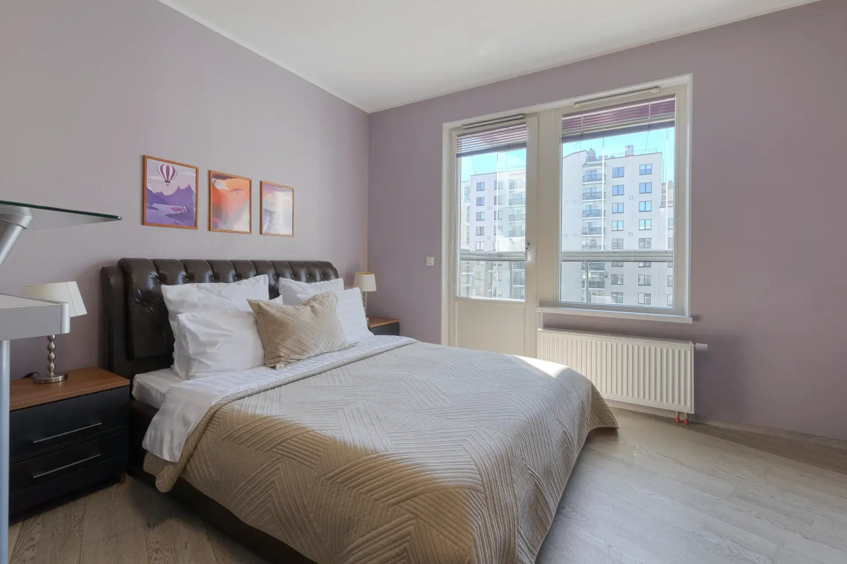 БелосНежность на набережной Обводного канала 108