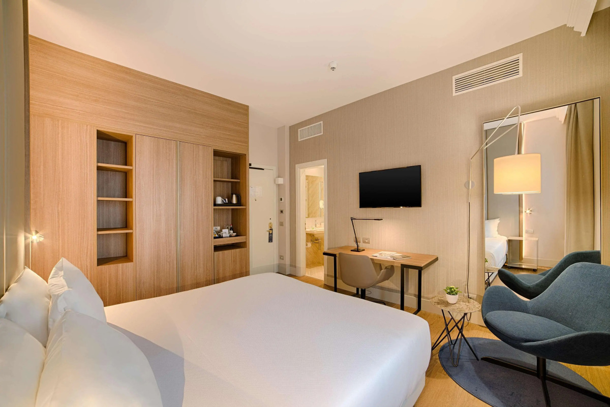 Отель NH Bologna de la Gare