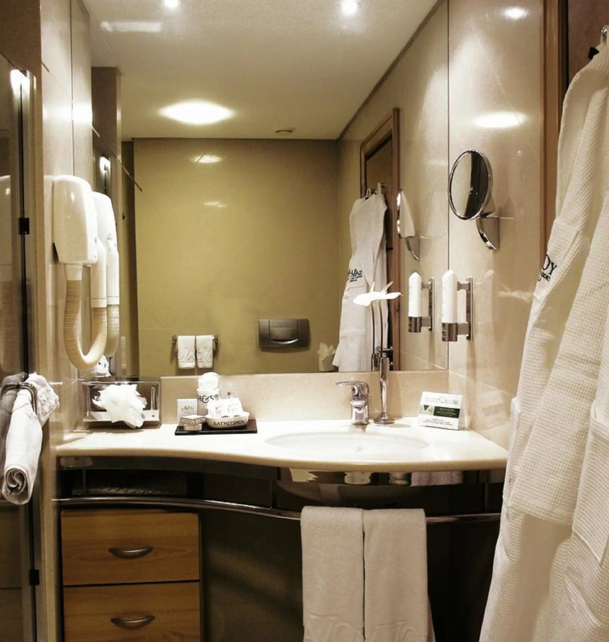 Отель Royal Savoy