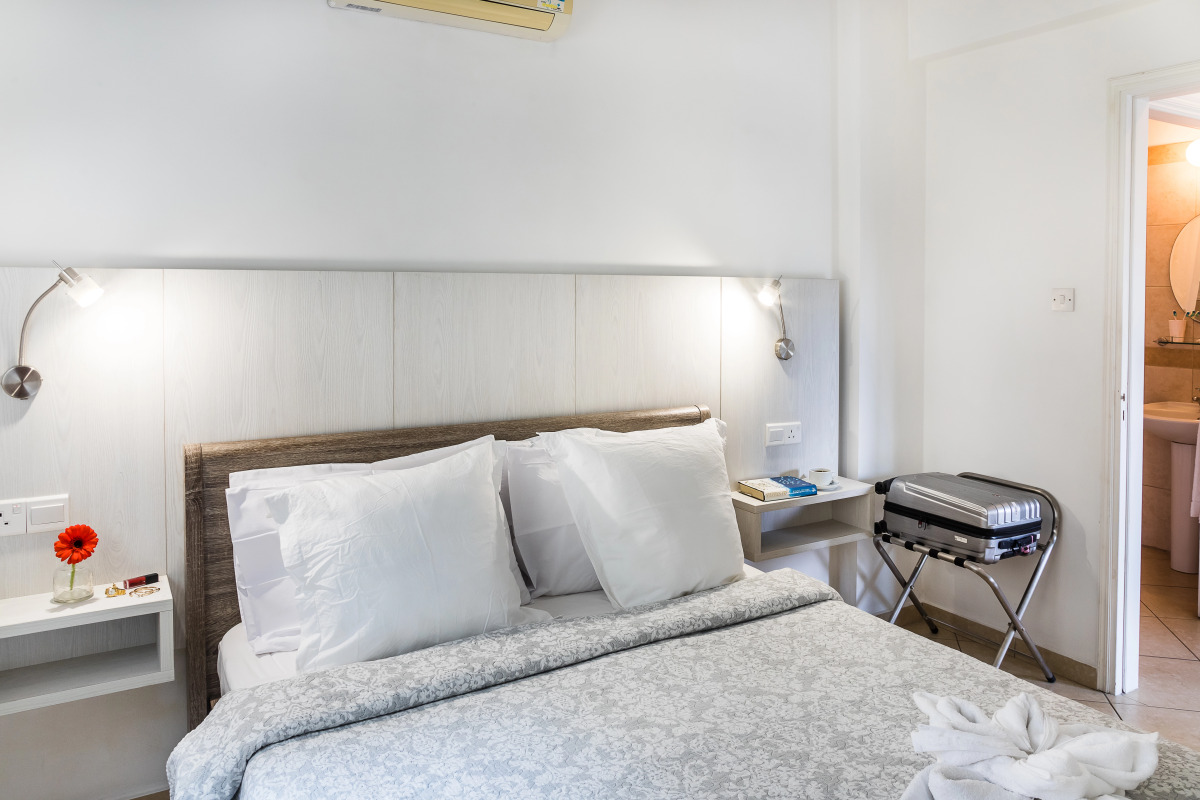 Artemis Cynthia Complex