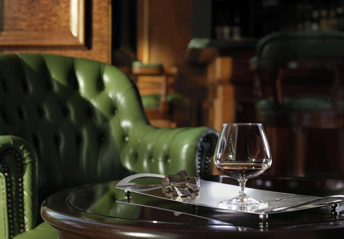 Отель NJV Athens Plaza