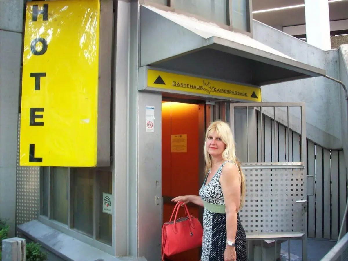 Gaestehaus Kaiserpassage - Hostel