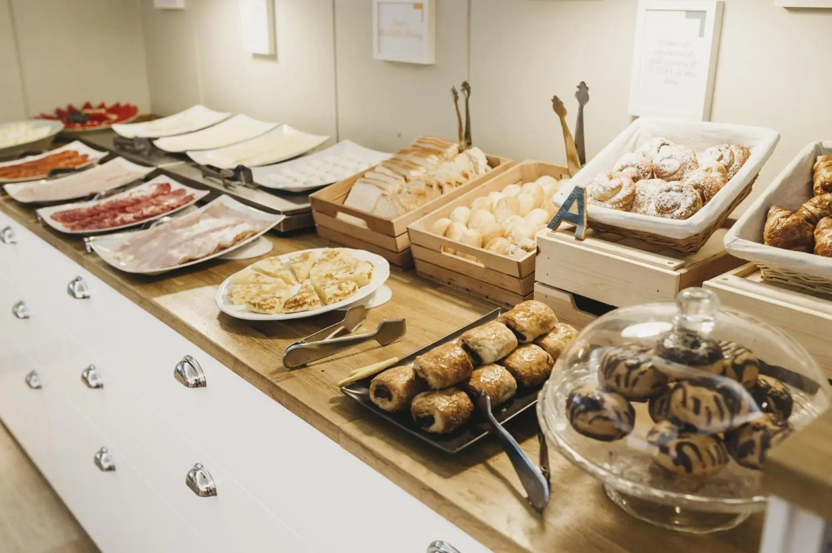 Отель Tres Torres Atiram