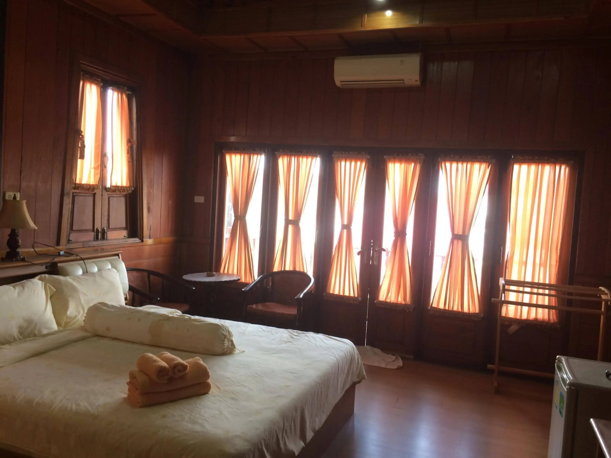 Beau and Blonde House Kamala