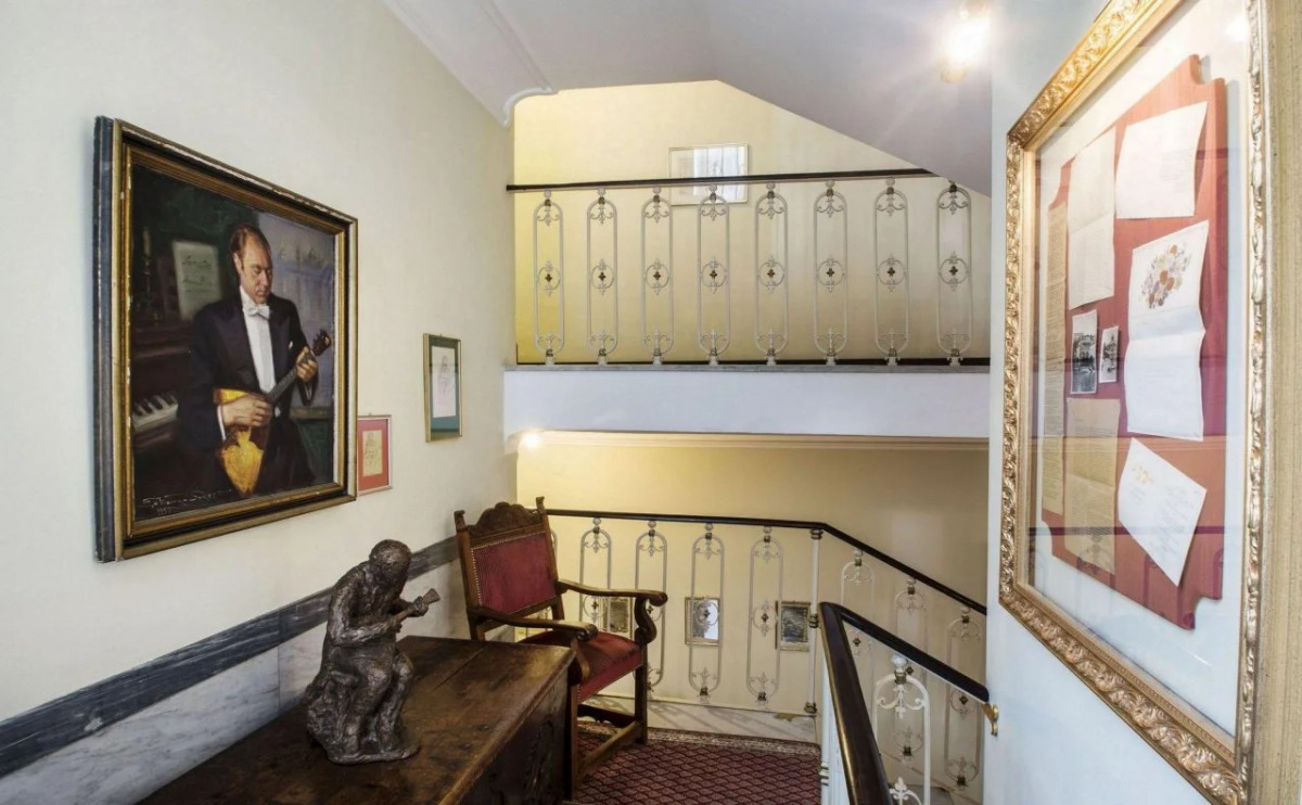 International au Lac Historic Lakeside Hotel