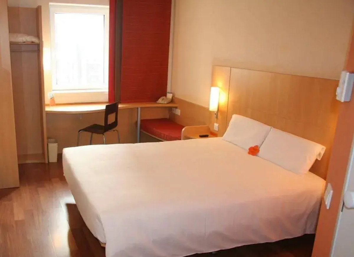 Ibis Dalian Zhongshan Square Hotel