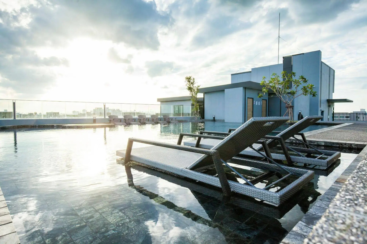 De Botan Srinakarin Hotel & Residence