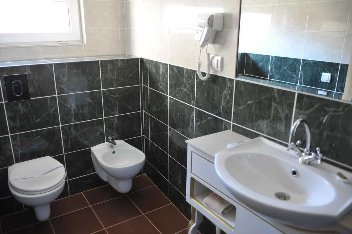 Queen's Astoria Design Hotel