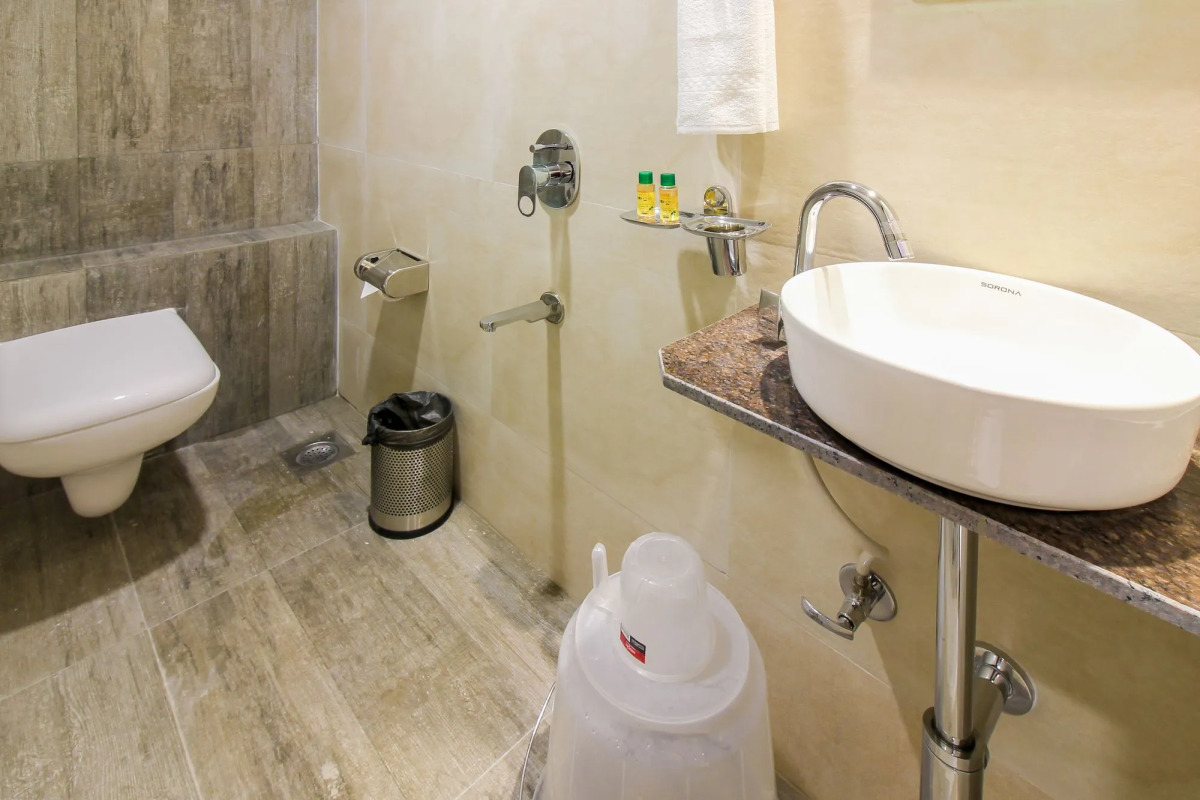 FabHotel Aksa International