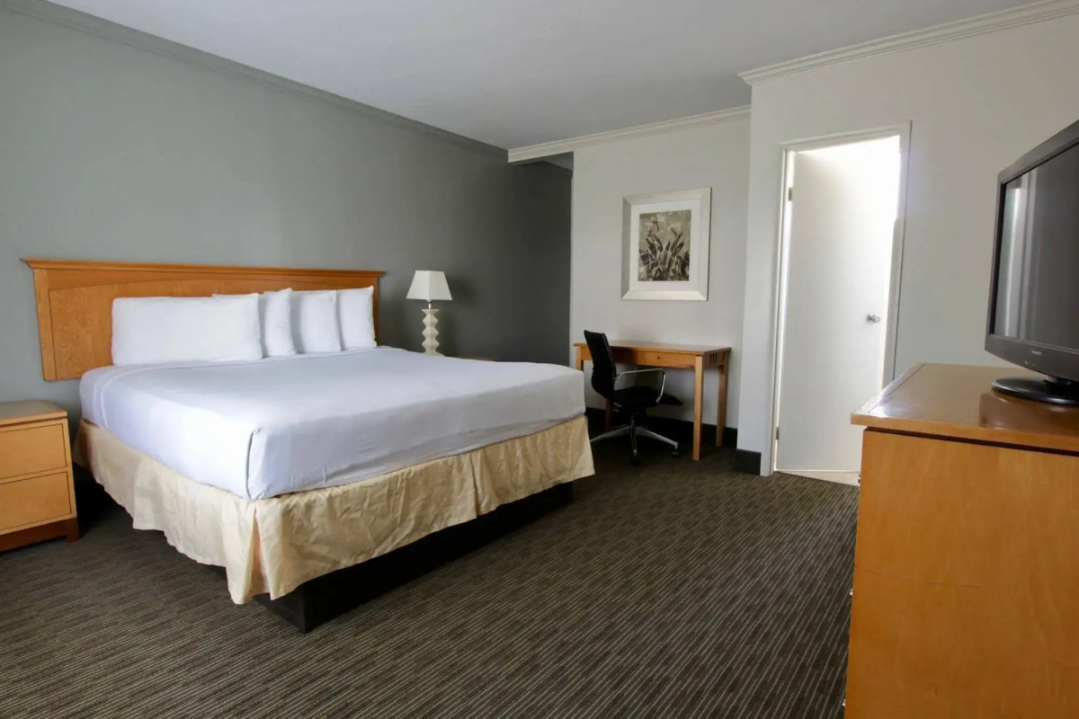 The Sojourn Los Angeles - Sherman Oaks