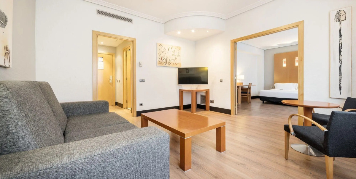 Отель Ilunion Bilbao