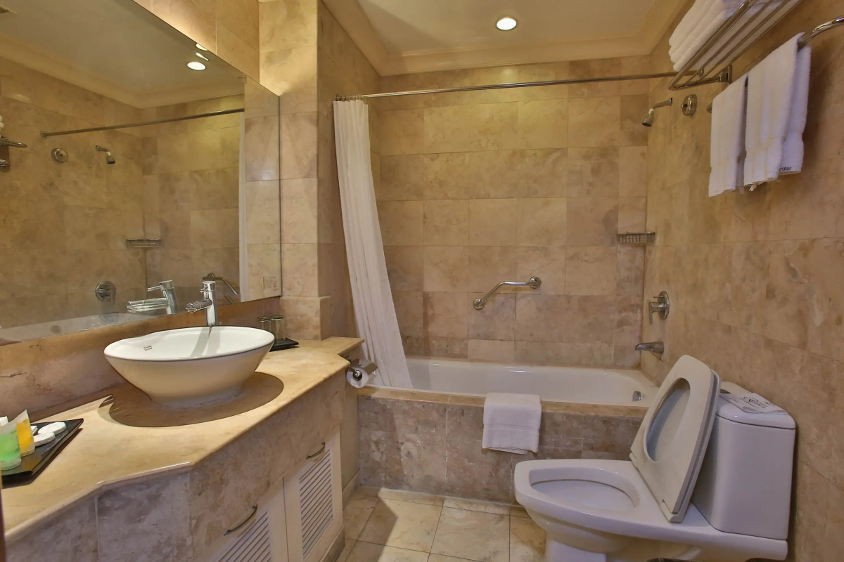 Crown Regency Suites & Residences - Mactan