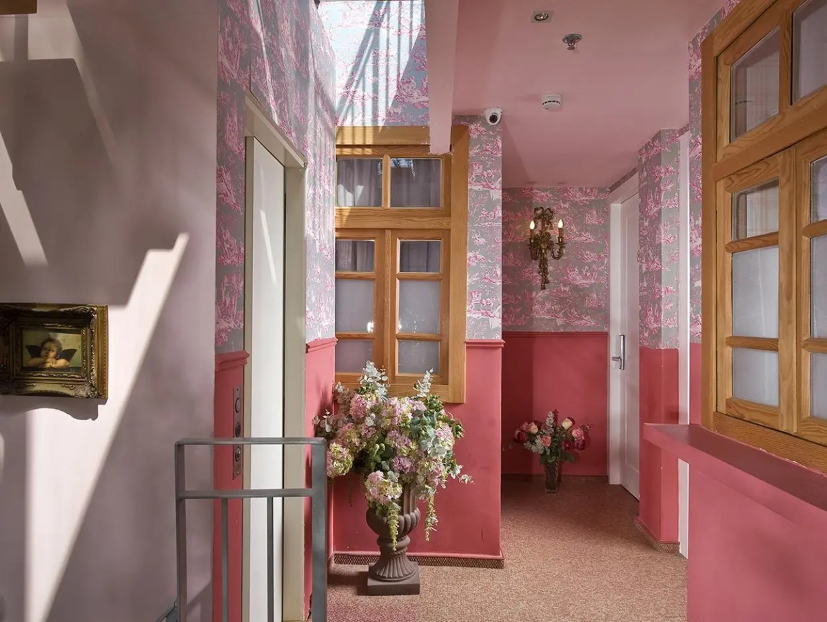 The Elliot - Adults only