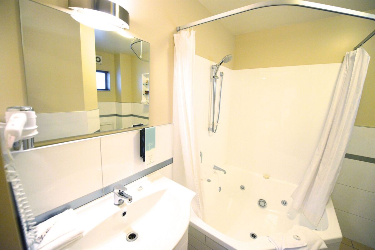 166 Majestic Court Motel