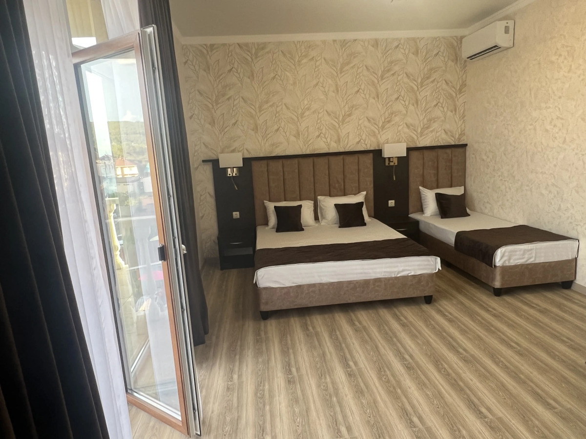 Адонис (Дивноморское)