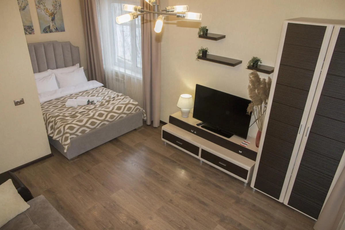 Барбарис на улице Парижской Коммуны 40