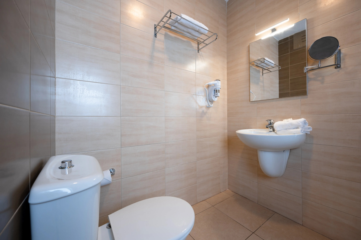 Gillieru Harbour Hotel