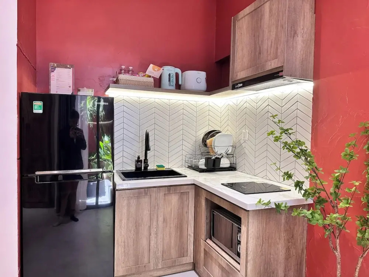 Kin Wander Tan Phong, The Moonage