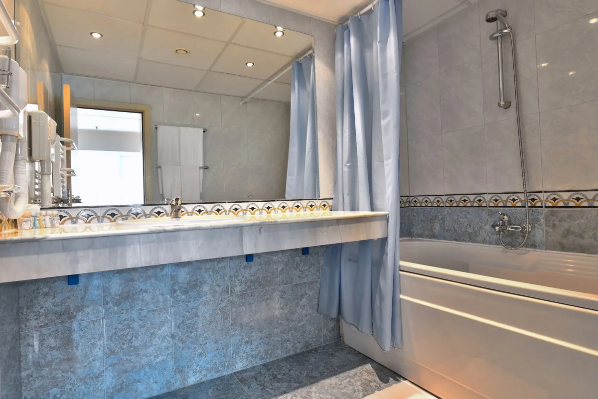 INTERNATIONAL Hotel Casino & Tower Suites