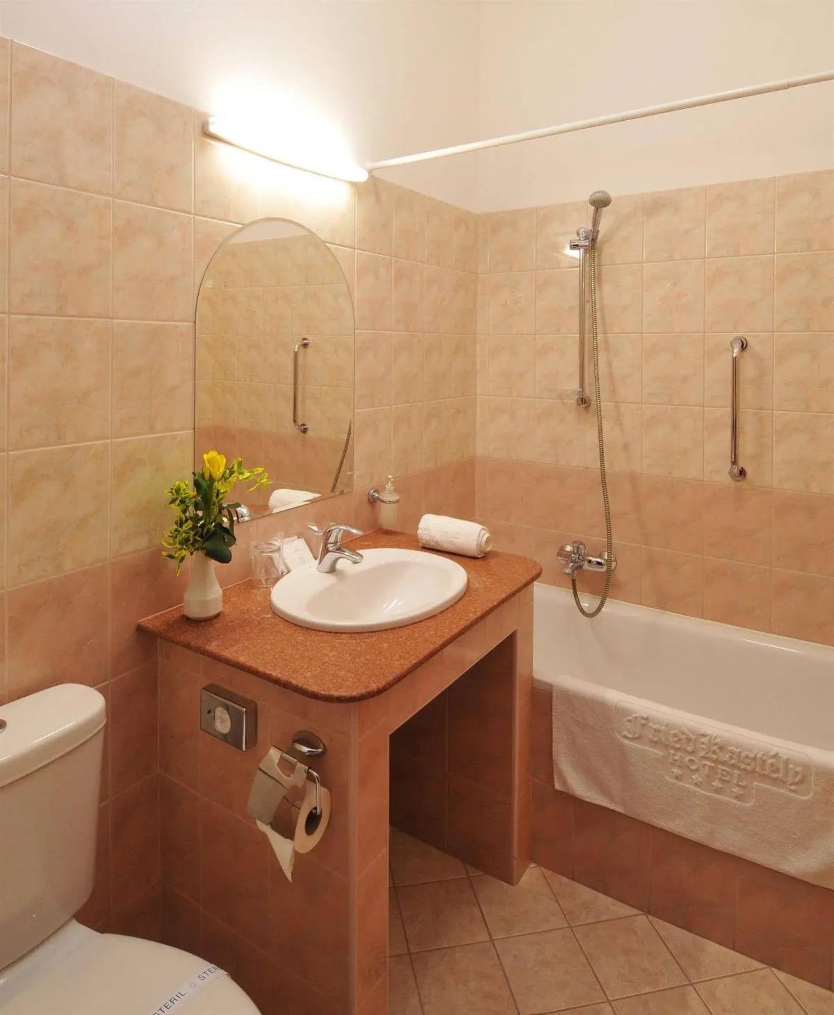 Fried Castle Hotel and Restaurant